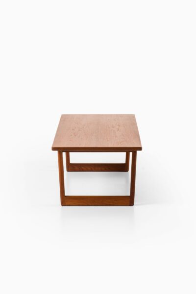 Børge Mogensen coffee table model 261at Studio Schalling