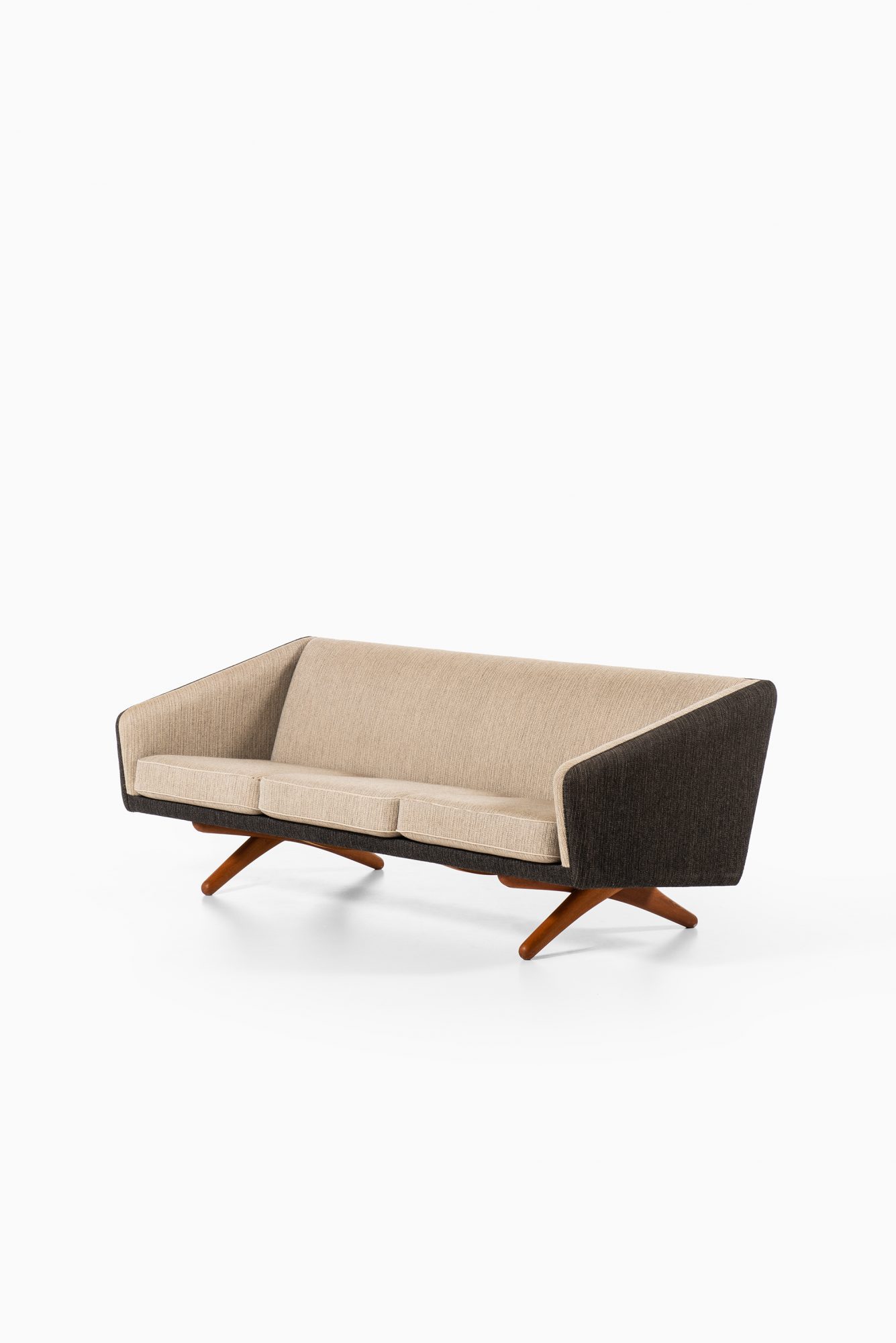 Illum Wikkelsø sofa by Michael Laursen at Studio Schalling