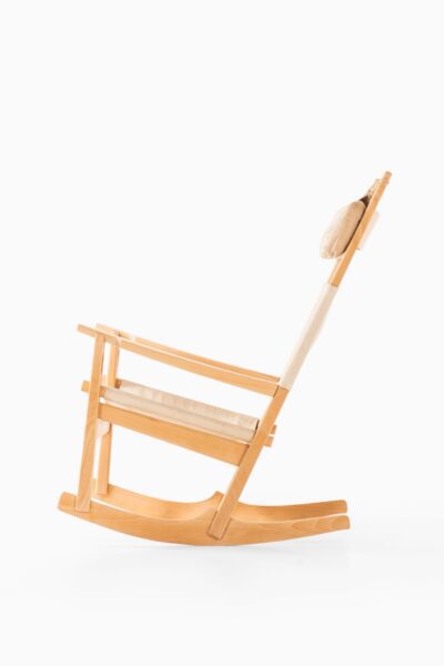Hans Wegner keyhole rocking chair model GE-273 at Studio Schalling