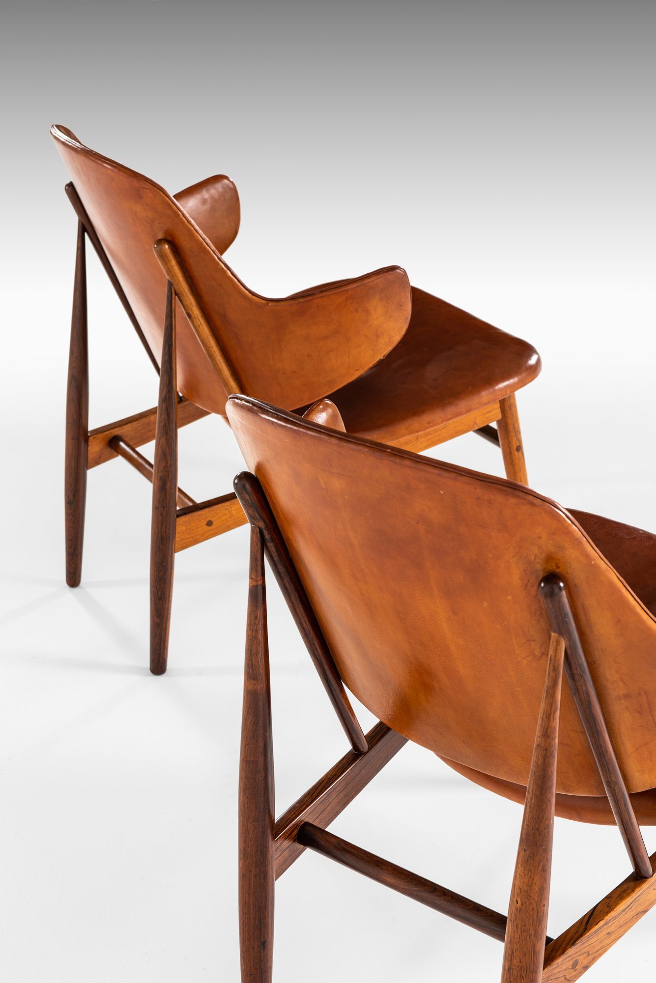 Ib Kofod-Larsen easy chairs model DP 9 at Studio Schalling