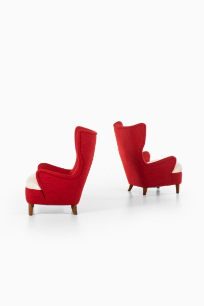 Arne Färnrot easy chairs produced in Sweden at Studio Schalling