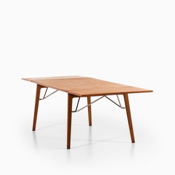 Børge Mogensen dining table by Søborg møbler at Studio Schalling