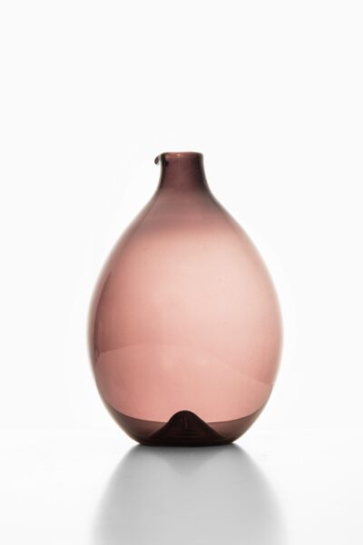 Timo Sarpaneva glass vase Pullo by Iittala at Studio Schalling