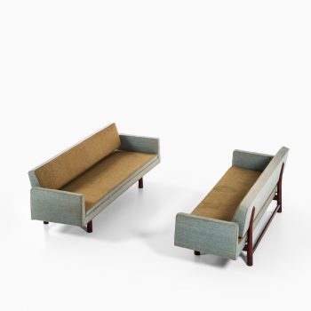 Edward Wormley sofa model New York at Studio Schalling