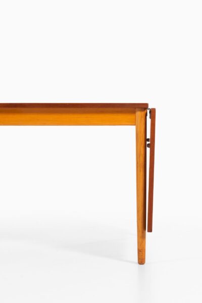 Børge Mogensen dining table in pine and teak at Studio Schalling