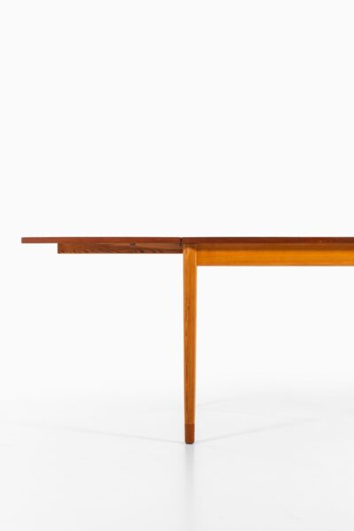 Børge Mogensen dining table in pine and teak at Studio Schalling