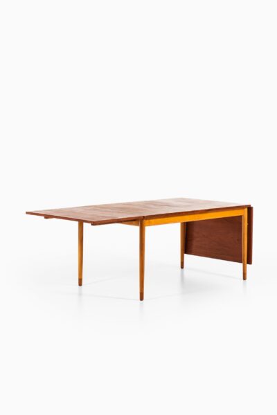 Børge Mogensen dining table in pine and teak at Studio Schalling