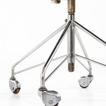 Arne Jacobsen office chair model 3117 at Studio Schalling