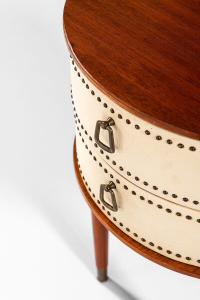 Halvdan Pettersson bedside tables in mahogany at Studio Schalling