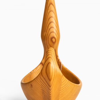 Johnny Mattsson sculpture / bowl in pine at Studio Schalling