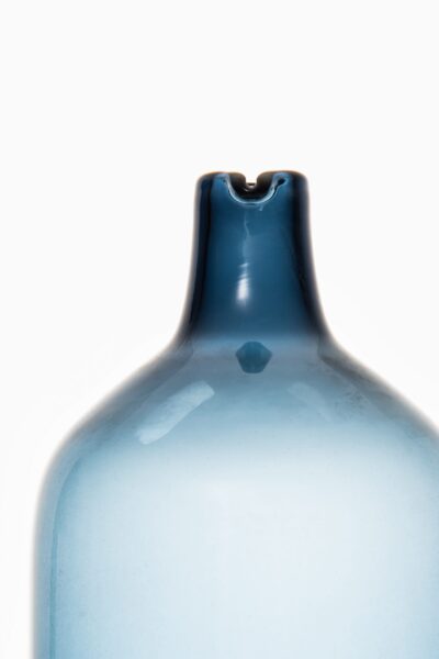 Timo Sarpaneva glass vase model Pullo by Iittala at Studio Schalling