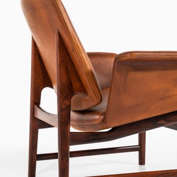 Illum Wikkelsø easy chairs model 451 in rosewood and brown leather at Studio Schalling