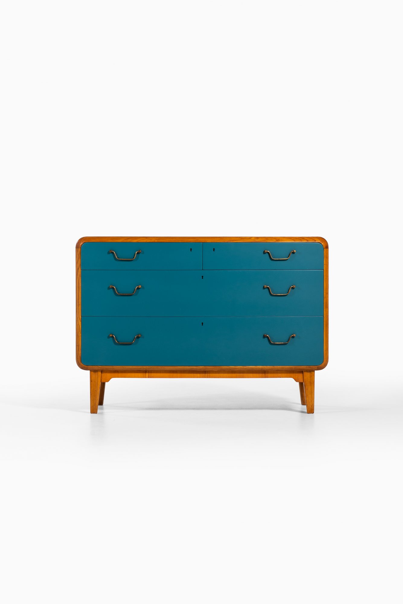 Axel Larsson bureau produced by Bodafors at Studio Schalling