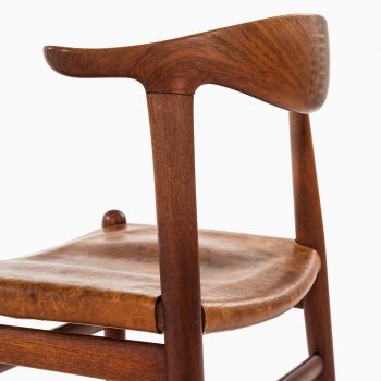 Hans Wegner cowhorn chairs model JH-505 at Studio Schalling