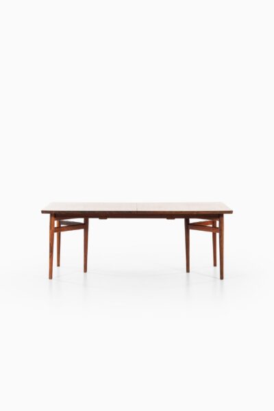 Arne Vodder dining table model 201 in rosewood at Studio Schalling
