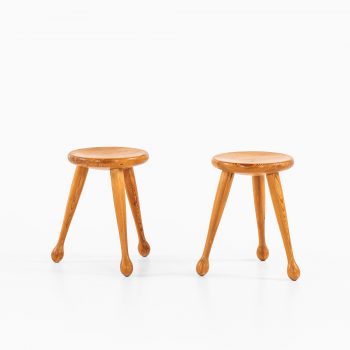 Pair of stools in pine by unknown designer at Studio Schalling