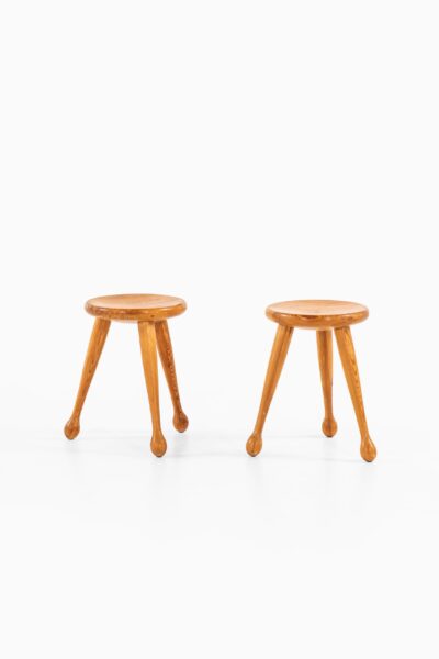 Pair of stools in pine by unknown designer at Studio Schalling