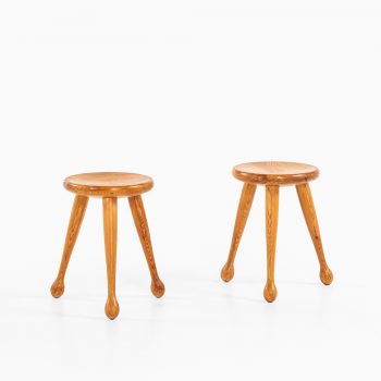 Pair of stools in pine by unknown designer at Studio Schalling