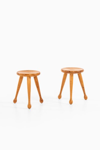 Pair of stools in pine by unknown designer at Studio Schalling