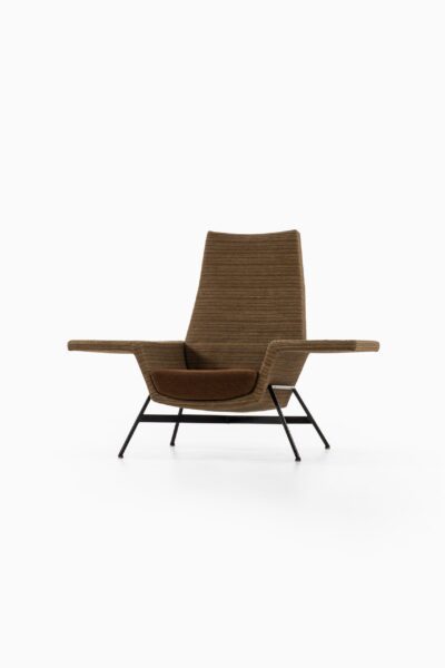 Otto Kolb wide easy chair by Knoll at Studio Schalling