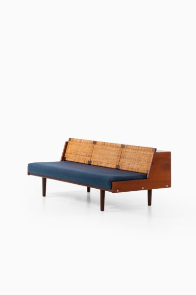 Hans Wegner sofa / daybed model GE-258 at Studio Schalling