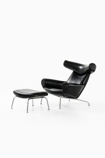 Hans Wegner EJ-100 easy chairs at Studio Schalling