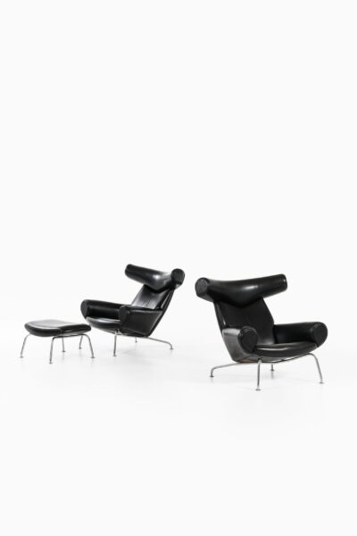 Hans Wegner EJ-100 easy chairs at Studio Schalling