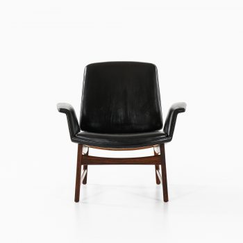 Illum Wikkelsø easy chair model 451 in rosewood at Studio Schalling
