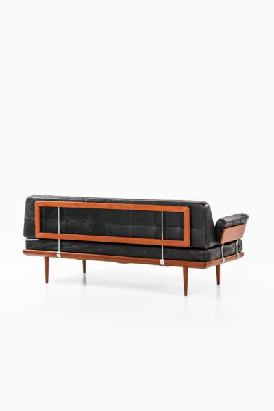 Peter Hvidt & Orla Mølgaard-Nielsen sofa model Minerva at Studio Schalling
