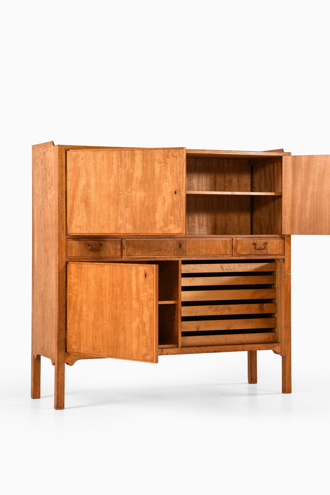 Axel Bäck cabinet in mahogany and brass at Studio Schalling