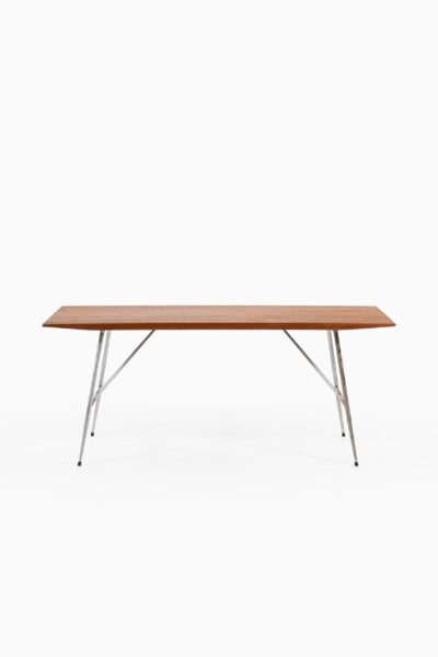 Børge Mogensen dining table by Søborg møbler at Studio Schalling