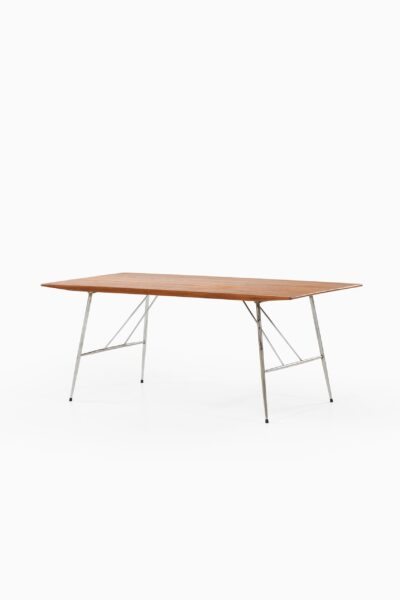 Børge Mogensen dining table by Søborg møbler at Studio Schalling