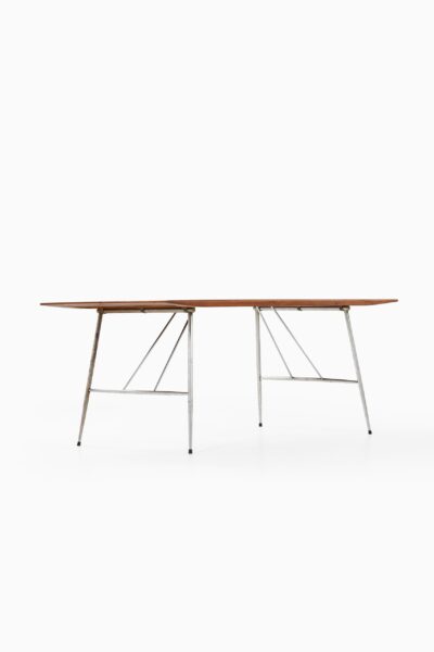 Børge Mogensen dining table by Søborg møbler at Studio Schalling