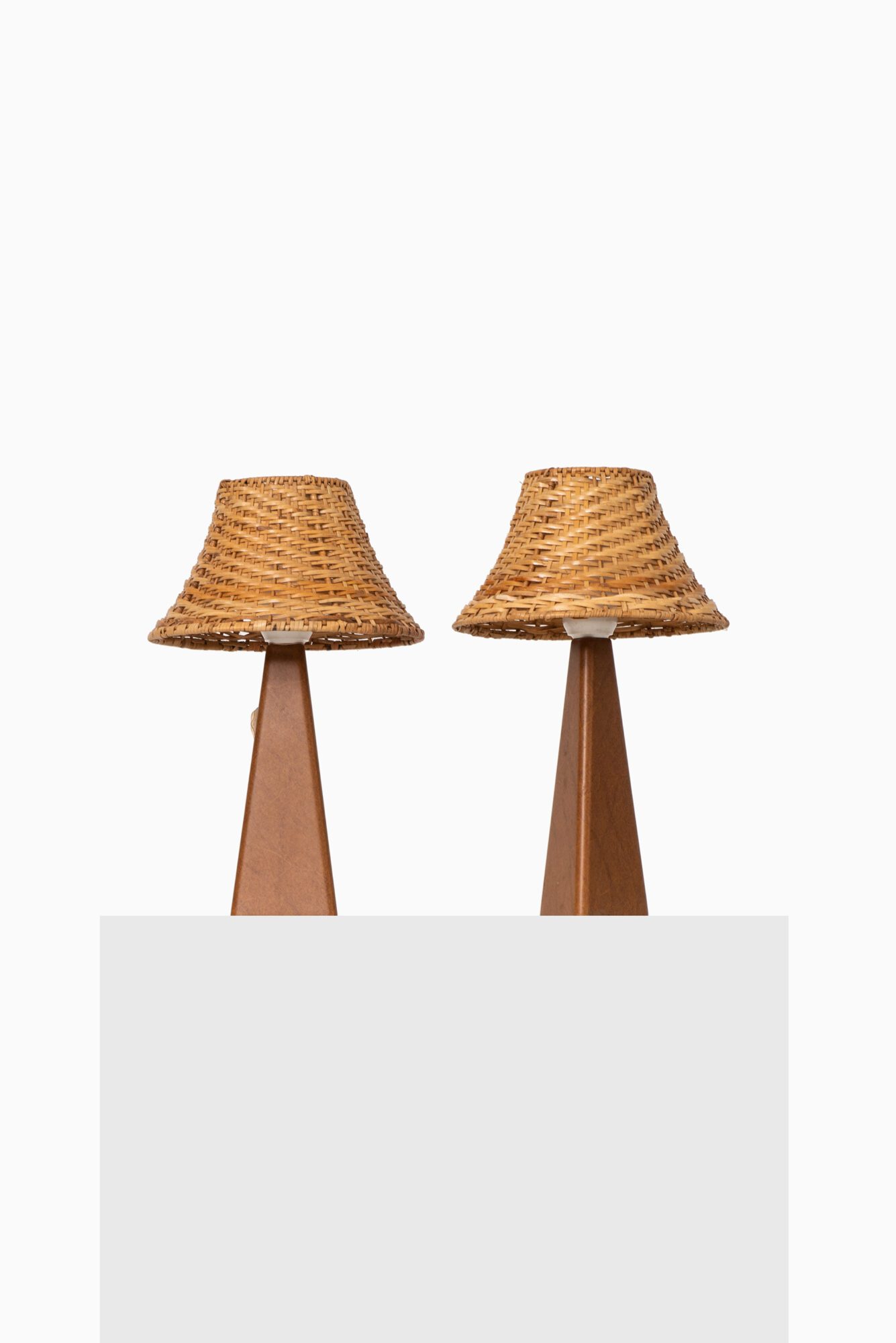 AB Armaturhantverk table lamps in leather at Studio Schalling