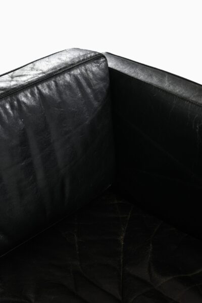 Illum Wikkelsø sofa model V11 in leather at Studio Schalling