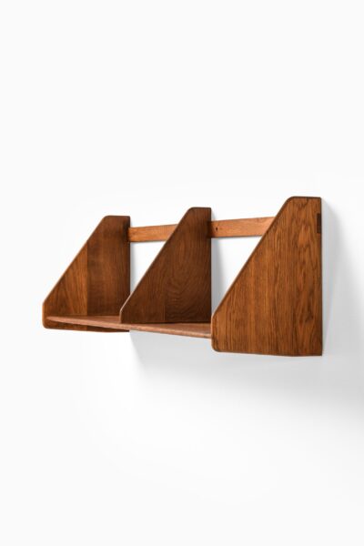 Hans Wegner shelf in oak by Ry Møbler at Studio Schalling