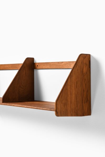 Hans Wegner shelf in oak by Ry Møbler at Studio Schalling