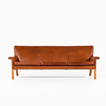 Hans Wegner sofa model AP-64 in leather at Studio Schalling