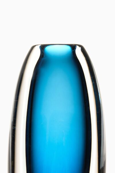 Vicke Lindstrand glass vase by Kosta at Studio Schalling