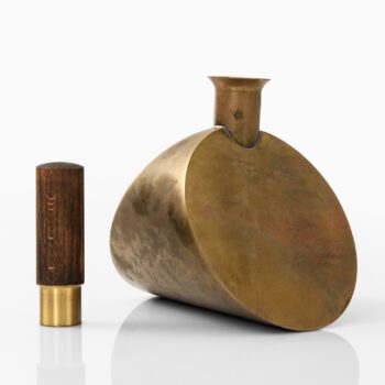 Pierre Forsell decanter in brass at Studio Schalling