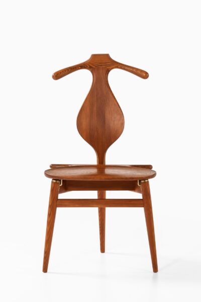 Hans Wegner valet chair in teak and pine at Studio Schalling