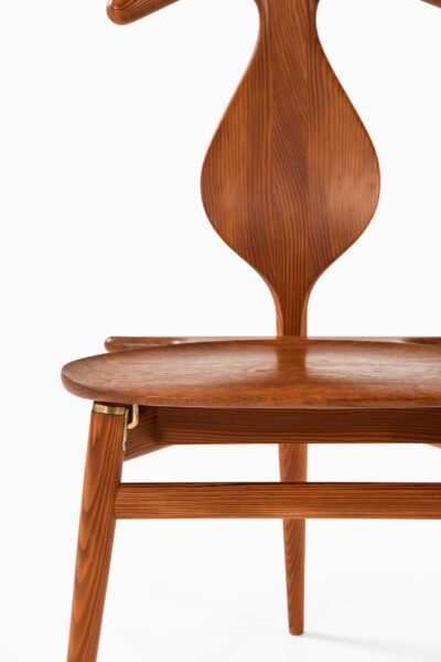 Hans Wegner valet chair in teak and pine at Studio Schalling