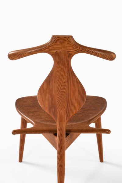 Hans Wegner valet chair in teak and pine at Studio Schalling