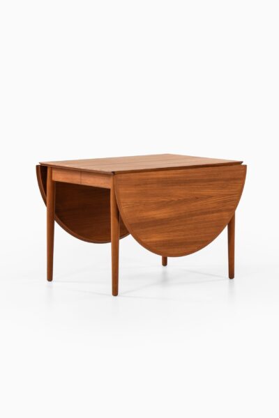 Arne Vodder dining table model 227 at Studio Schalling