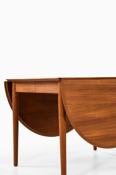 Arne Vodder dining table model 227 at Studio Schalling