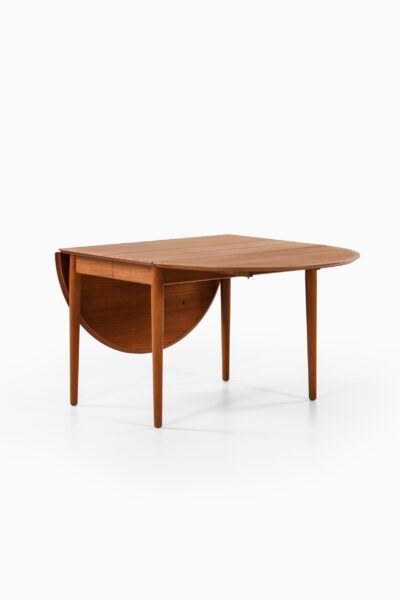 Arne Vodder dining table model 227 at Studio Schalling