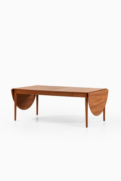 Arne Vodder dining table model 227 at Studio Schalling