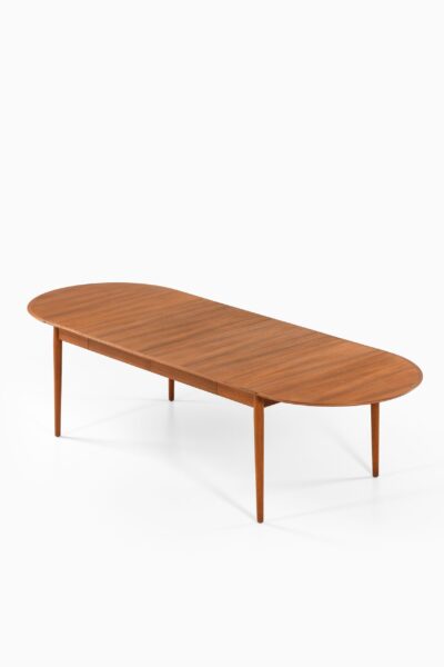 Arne Vodder dining table model 227 at Studio Schalling