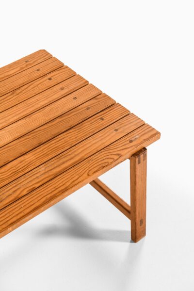Bench / side table in pine at Studio Schalling