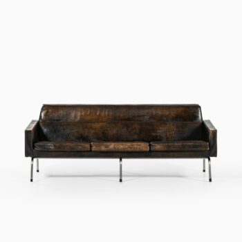 Sofa in black painated leather at Studio Schalling
